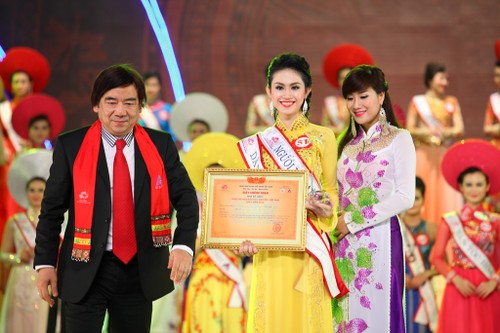 Hình ảnh đêm chung kết Hoa hậu Dân tộc 2013  - ảnh 12